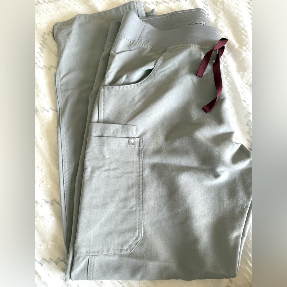 Figs Scrubs Set size: L
Casma top and Pants